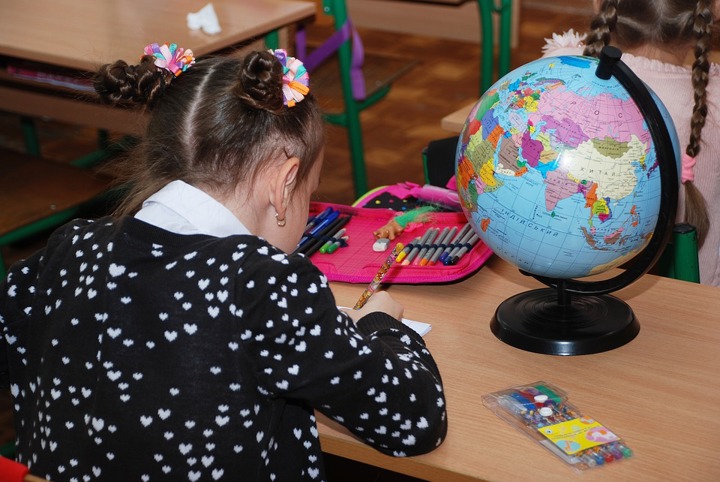 ВЦИОМ: расходы на сборы детей в школу снизились