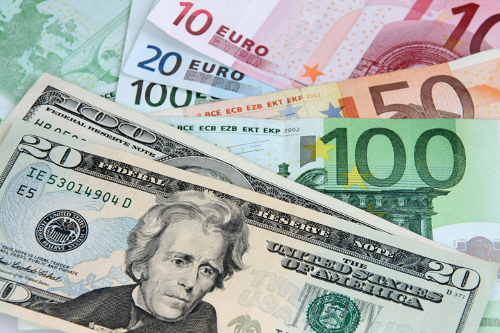 Россельхозбанк запустил сервис онлайн-бронирования наличной валюты
