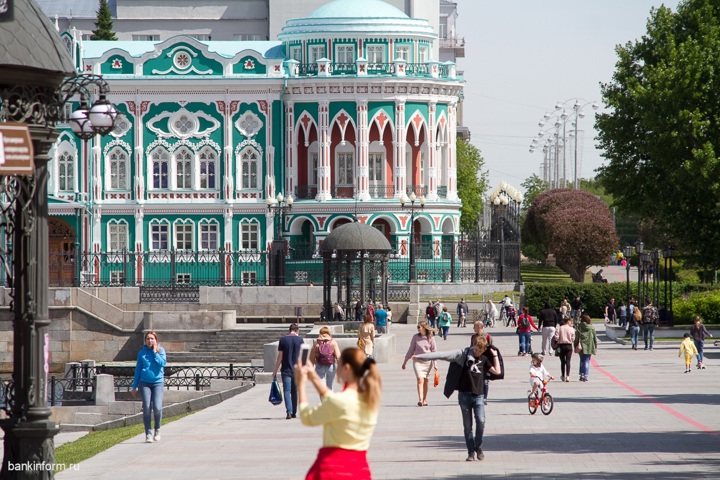 Цена квадратного метра в большинстве районов Екатеринбурга превысила 100 тысяч рублей