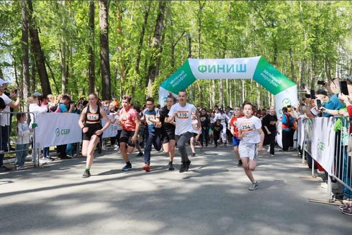Около 2 тысяч екатеринбуржцев вышли на старт Зелёного марафона
