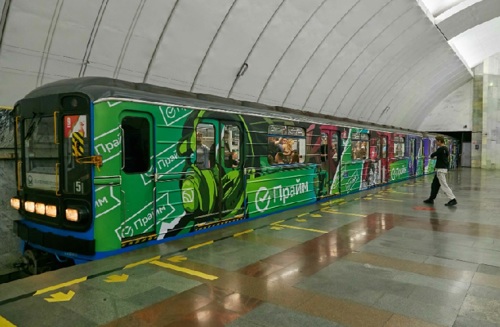 В метро Екатеринбурга курсирует арт-поезд