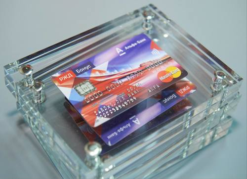 С кобрендовой картой «РЖД-MasterCard®-Альфа-Банк» можно оплачивать покупки в одно касание и за баллы получить поездку по программе «РЖД Бонус»