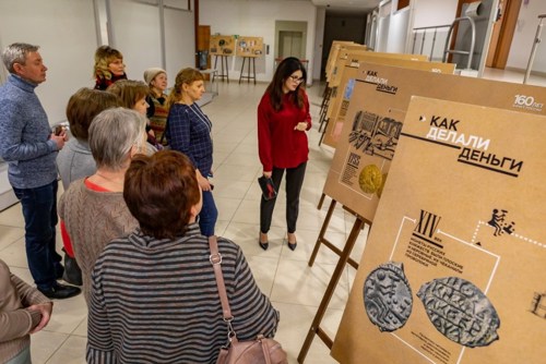 В Екатеринбурге открылась выставка Центробанка «Время и деньги» В Екатеринбурге открылась выставка Центробанка «Время и деньги»