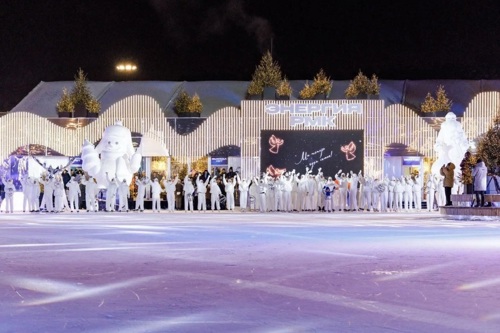 УБРиР в Екатеринбурге запустил киносеансы на катке