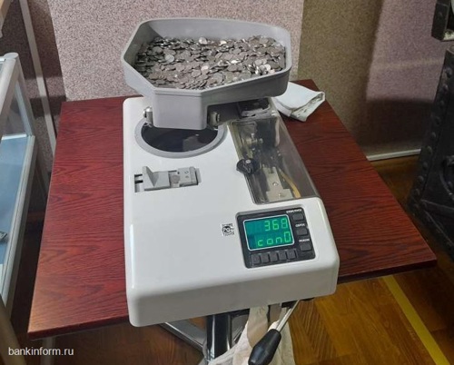 Свердловчане сдали четыре тонны монет на три миллиона рублей 