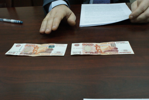 Количество фальшивых банкнот снизилось впервые за год
