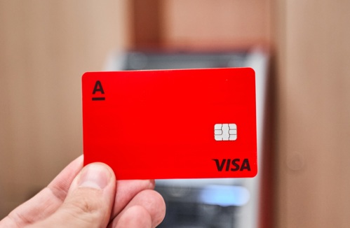 Альфа-Банк предлагает кредитную карту с льготным периодом до 1 года
