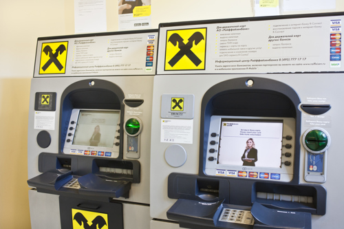 Райффайзен Банк продлевает акцию по снятию наличных в любых банкоматах без комиссии
