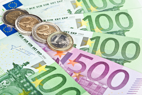 В начале торгов евро поднялся выше 92 рублей
