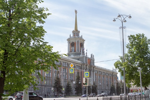 На монете к 300-летию Екатеринбурга изобразят здание городской администрации