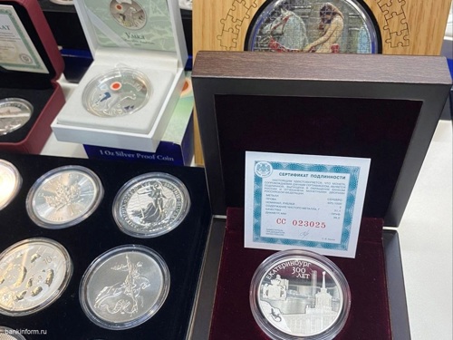 В Екатеринбург привезли памятную монету, посвященную 300-летнему юбилею города