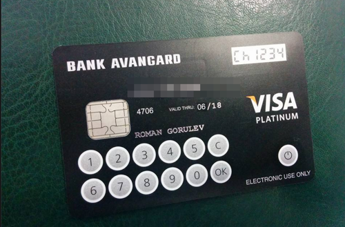 В Екатеринбурге начали выпускать банковские карты с дисплеем
