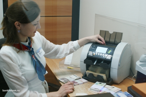 Копить или гасить кредиты? Эксперты о том, как поступить с деньгами в условиях снижения ставок