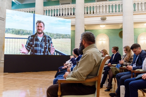 Олег Сирота поддержал слушателей «Школы фермера» на Урале Олег Сирота поддержал слушателей «Школы фермера» на Урале