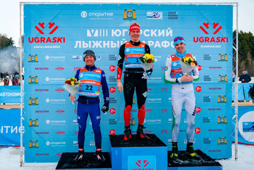 Банк «Открытие» наградил лучших марафонцев - Александра Большунова и Татьяну Сорину